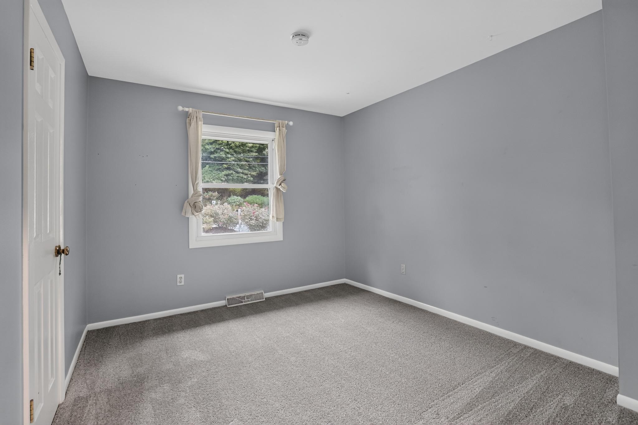 1045 Skyview Dr Property Photo 17