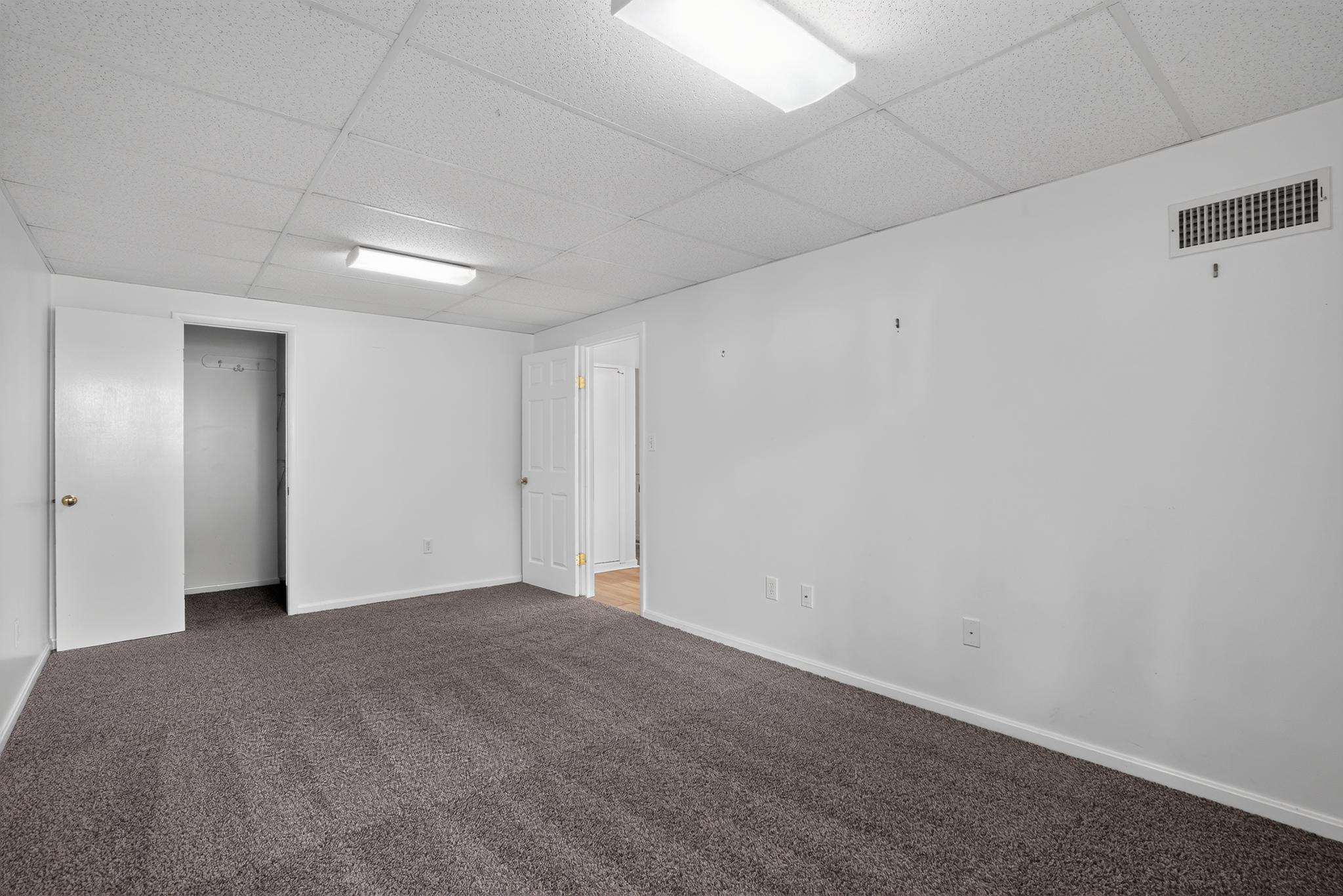 1045 Skyview Dr Property Photo 22