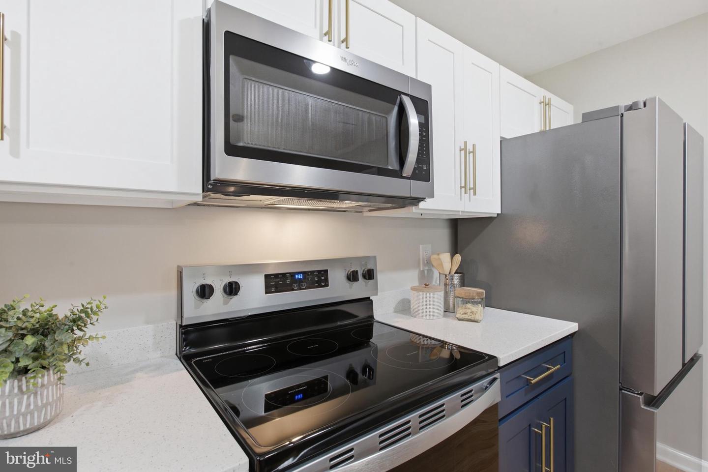 896 Forest Ln Property Photo 15