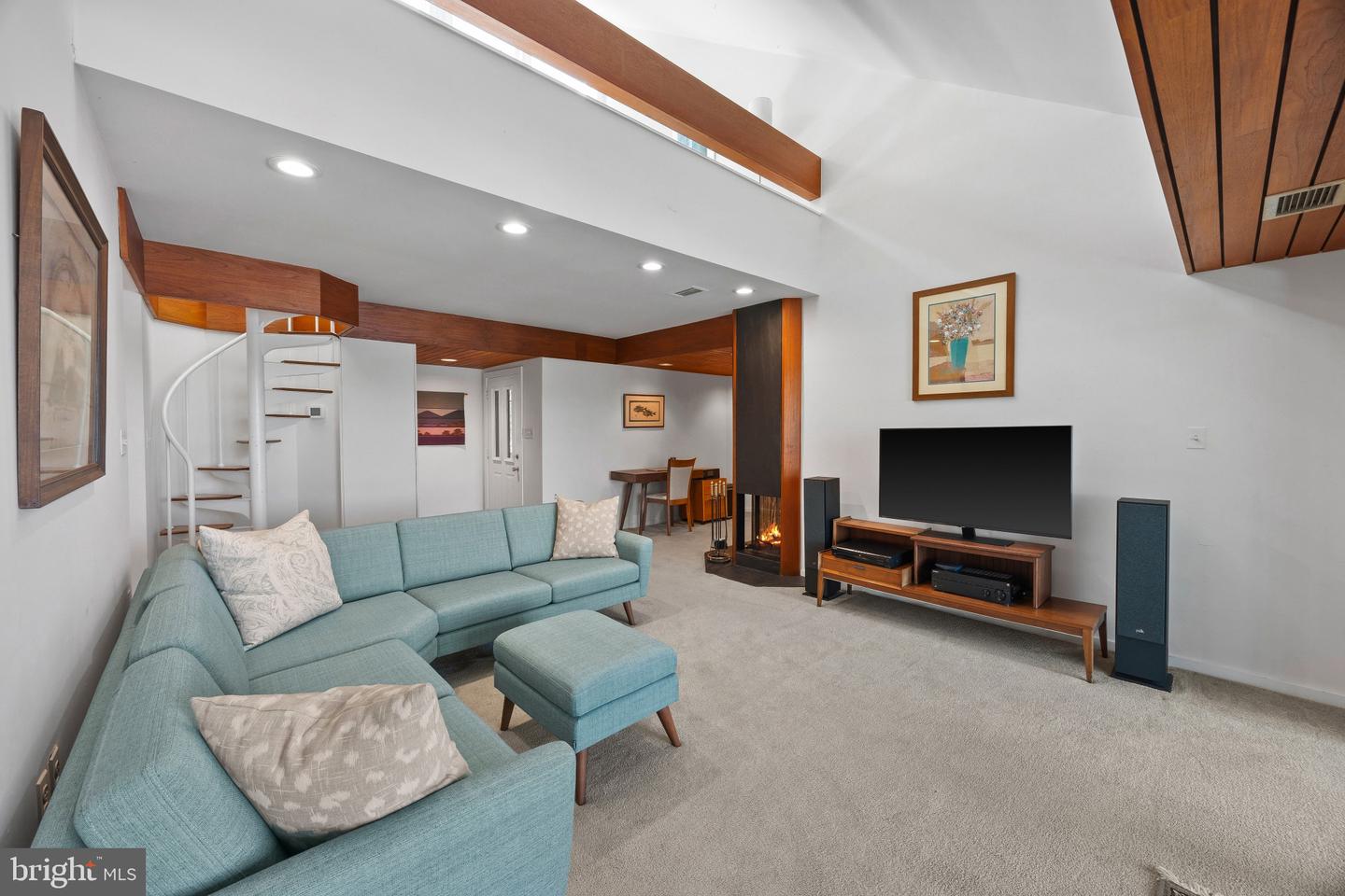 6 President Point Dr #b3 Property Photo 9