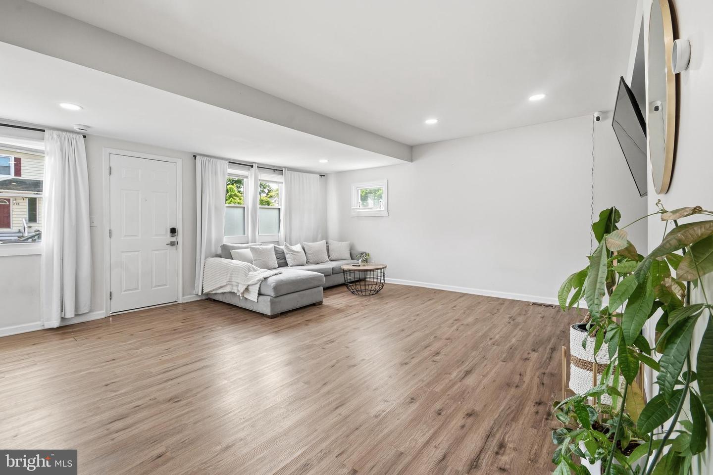 312 Orchard Ave Property Photo 5