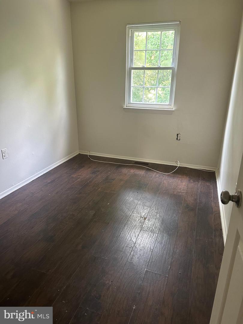 8253 Parham Ct Property Photo 3