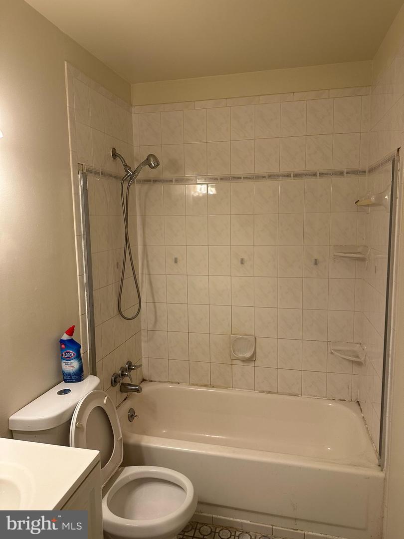 8253 Parham Ct Property Photo 4
