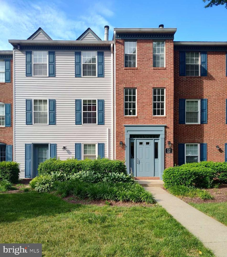 624 Newbridge Ct Property Photo 1