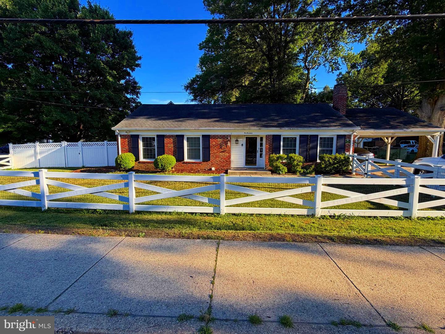 117 Oakwood Rd Property Photo 3