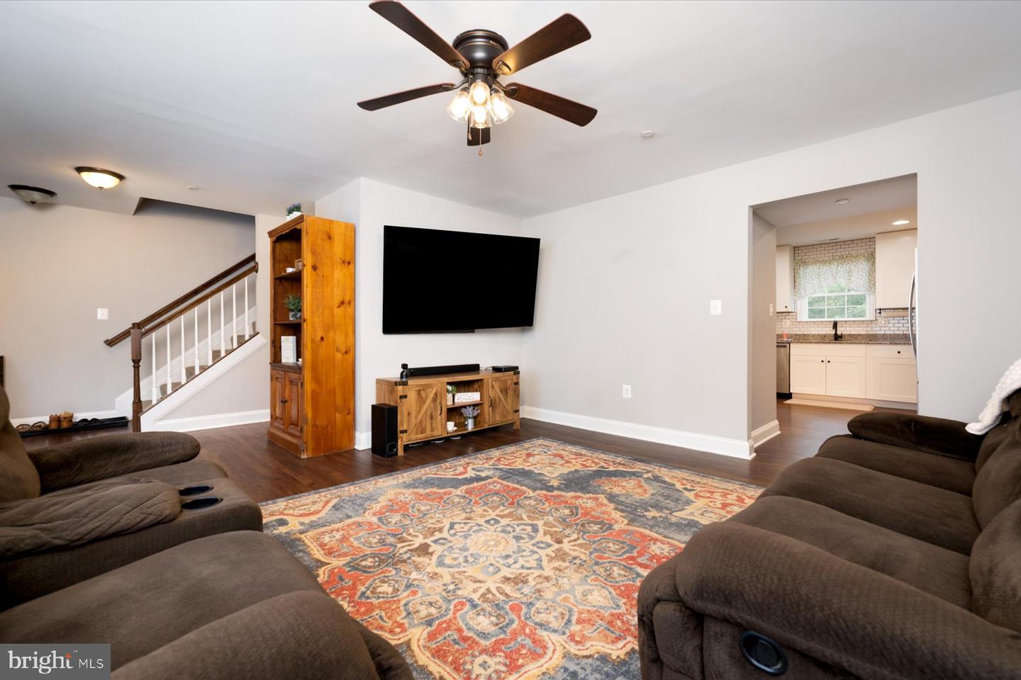 4909 Olive St Property Photo 4