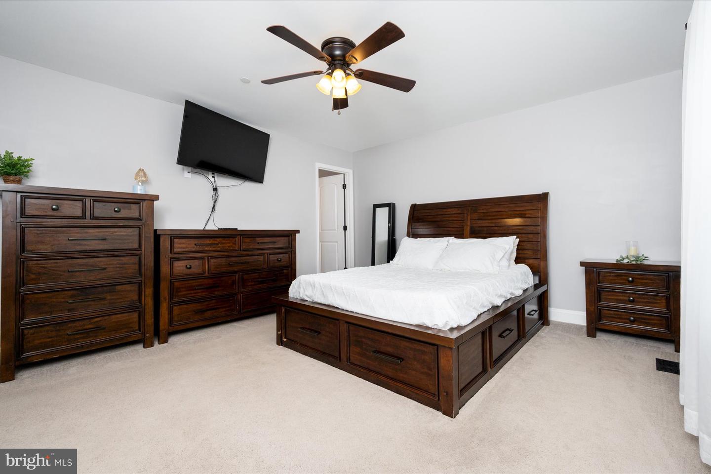 4909 Olive St Property Photo 17