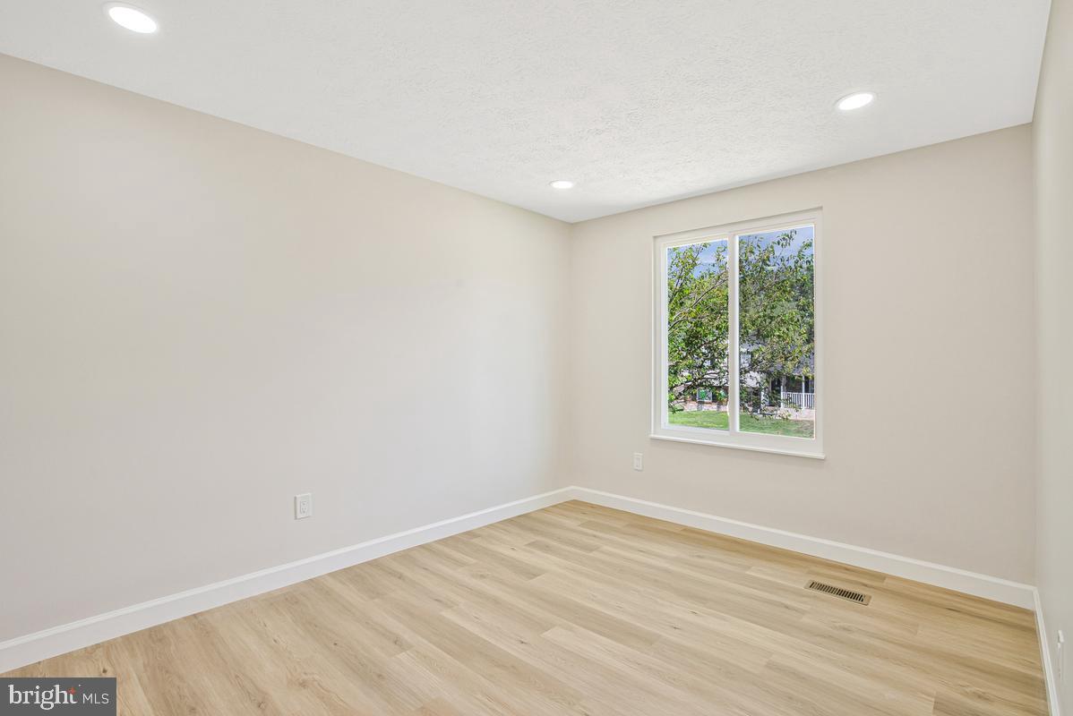 1407 Gesna Dr Property Photo 23