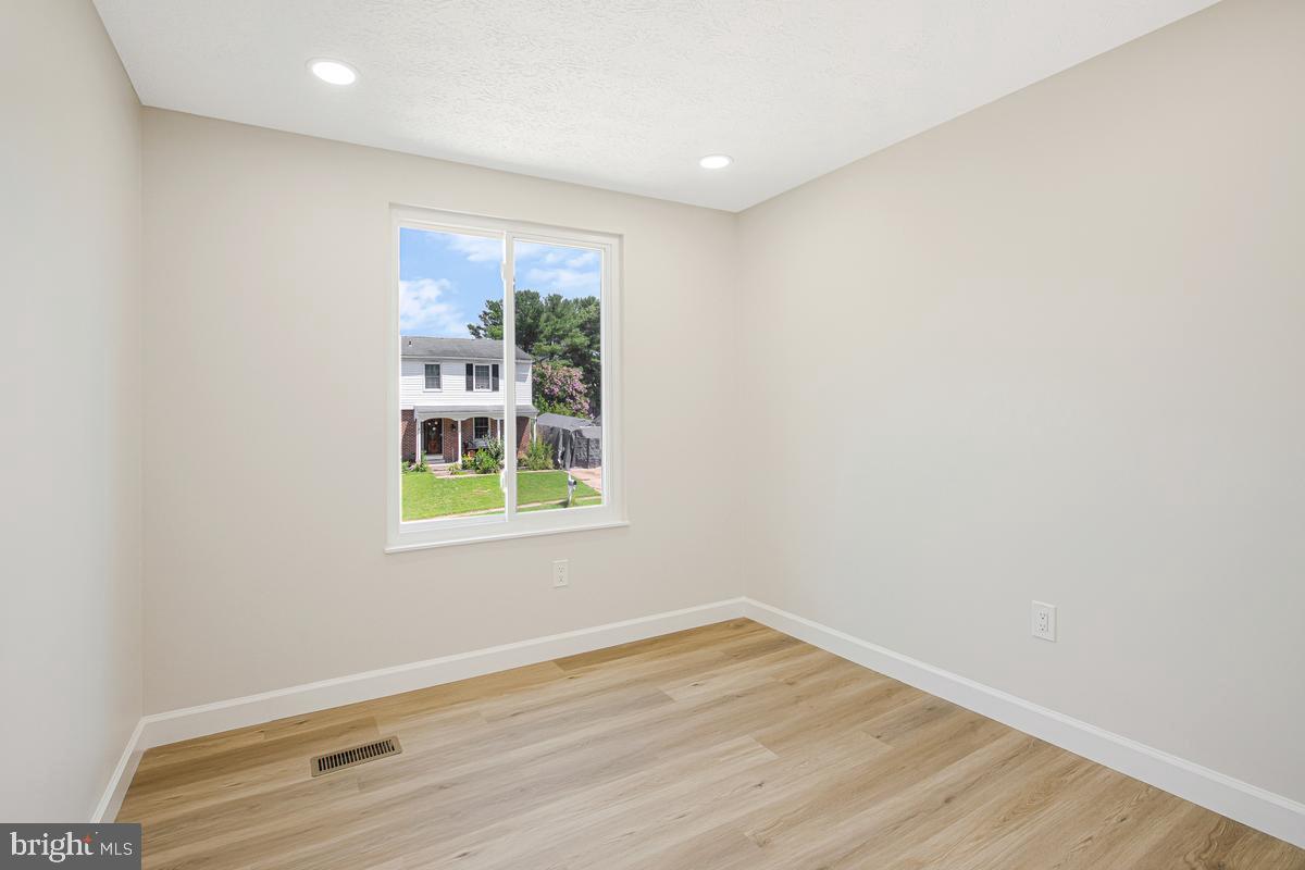 1407 Gesna Dr Property Photo 25