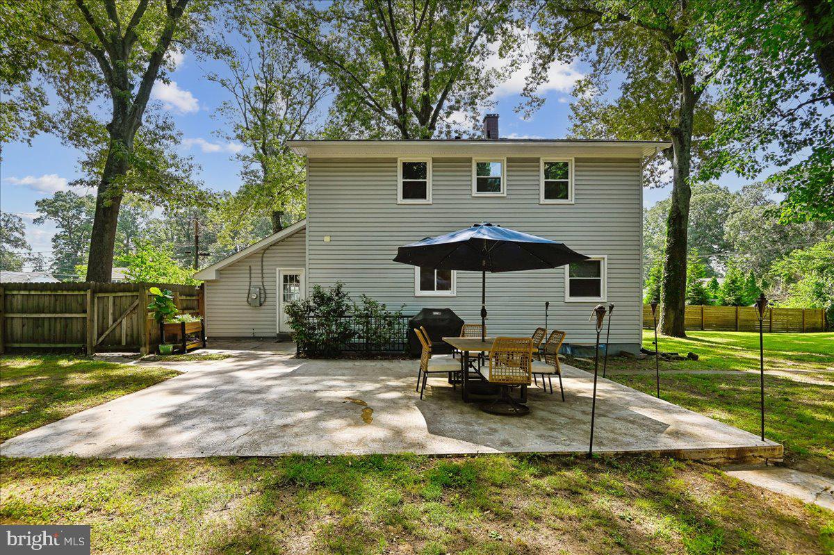 252 Magothy Bridge Rd Property Photo 3