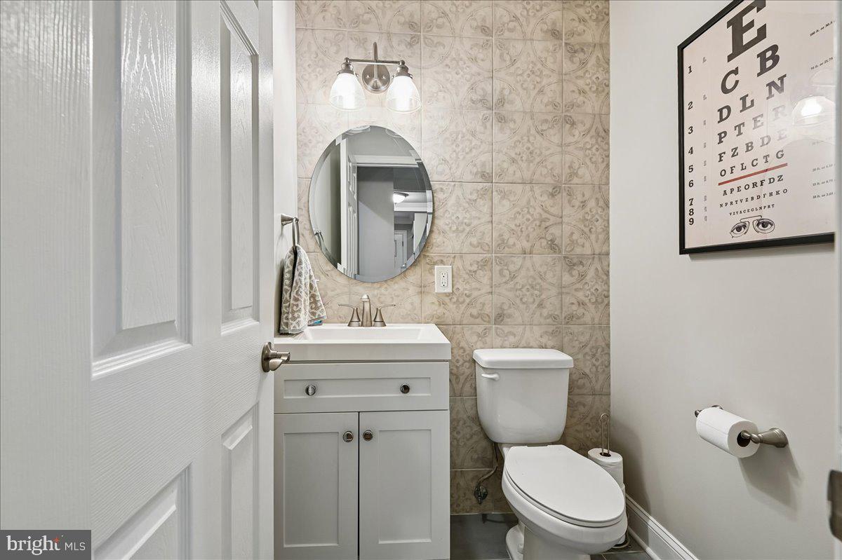 252 Magothy Bridge Rd Property Photo 15