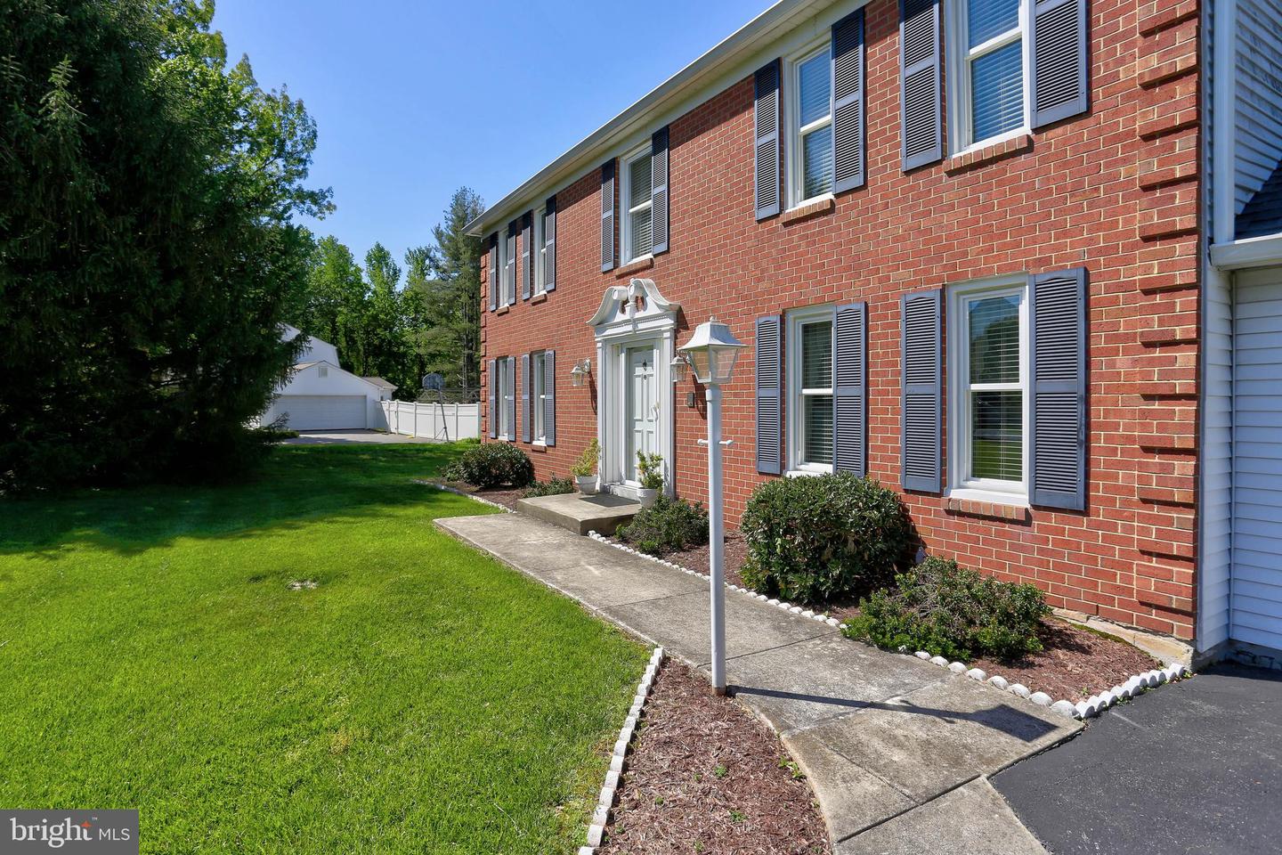 1116 Rutlandview Dr Property Photo 3