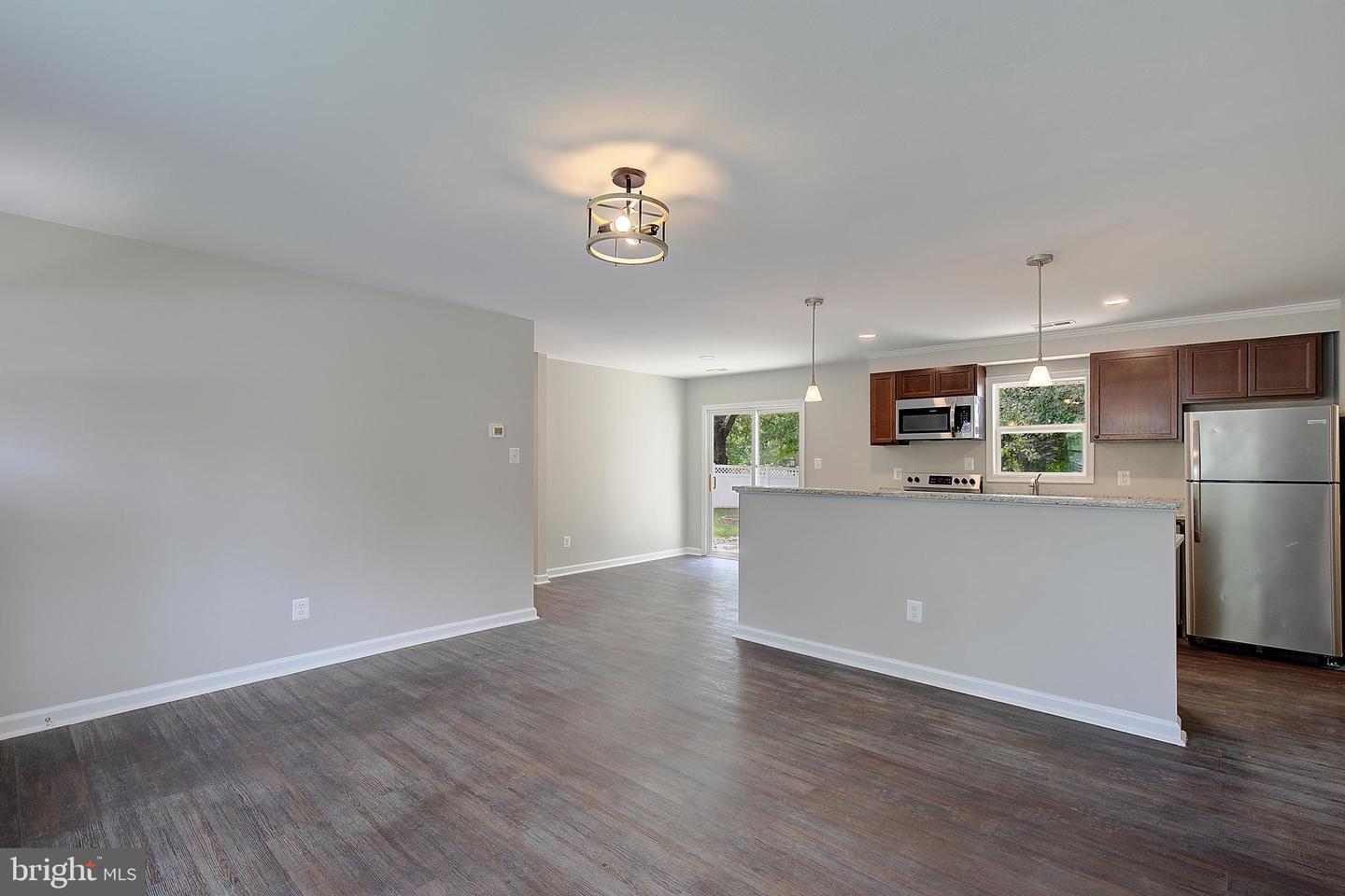 516 Queen Anne Ave Property Photo 10