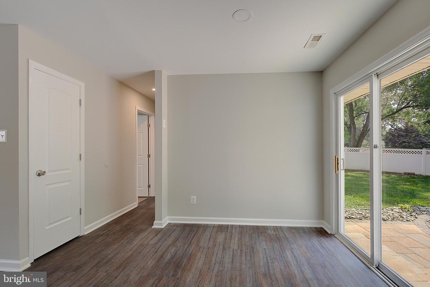516 Queen Anne Ave Property Photo 13