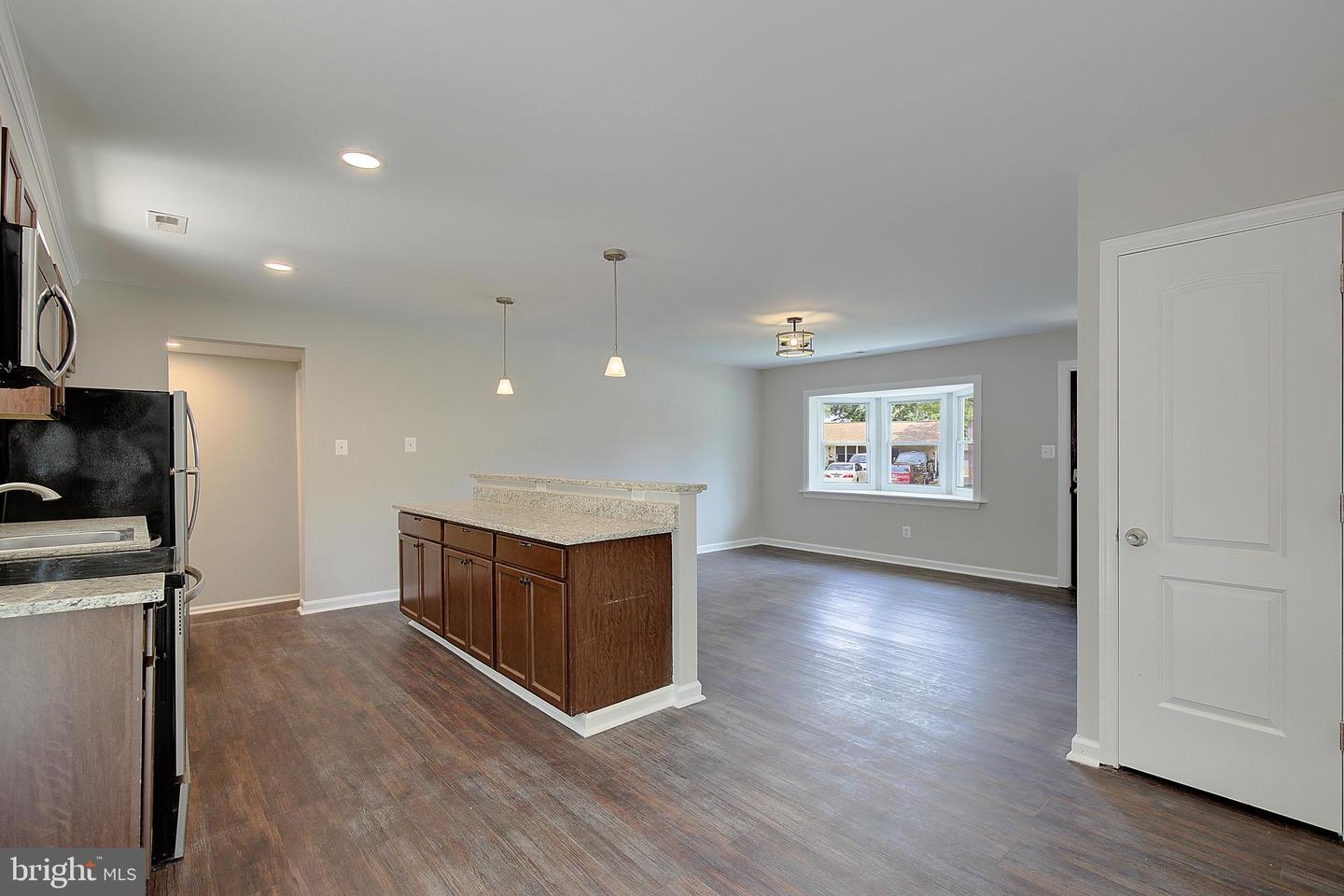 516 Queen Anne Ave Property Photo 16