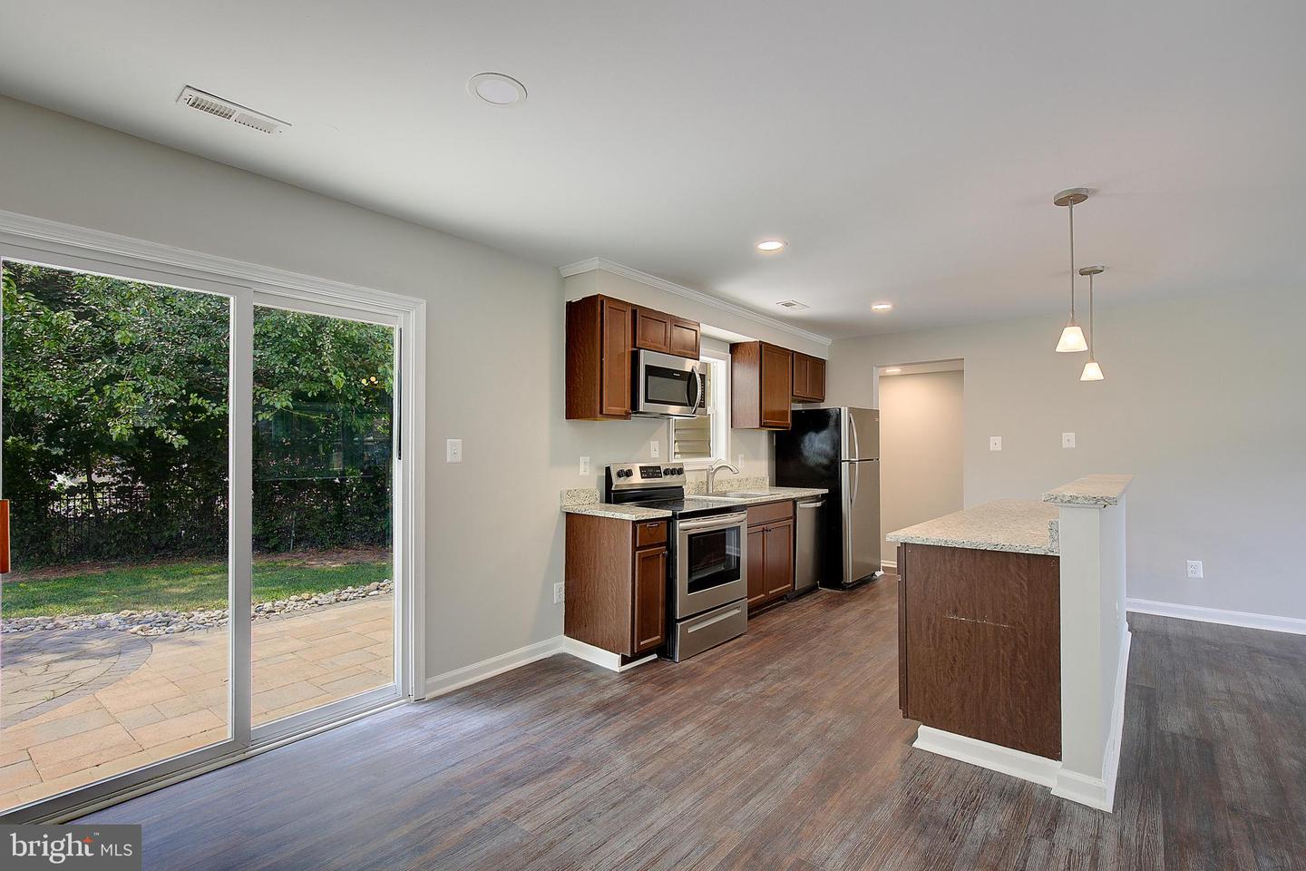 516 Queen Anne Ave Property Photo 17