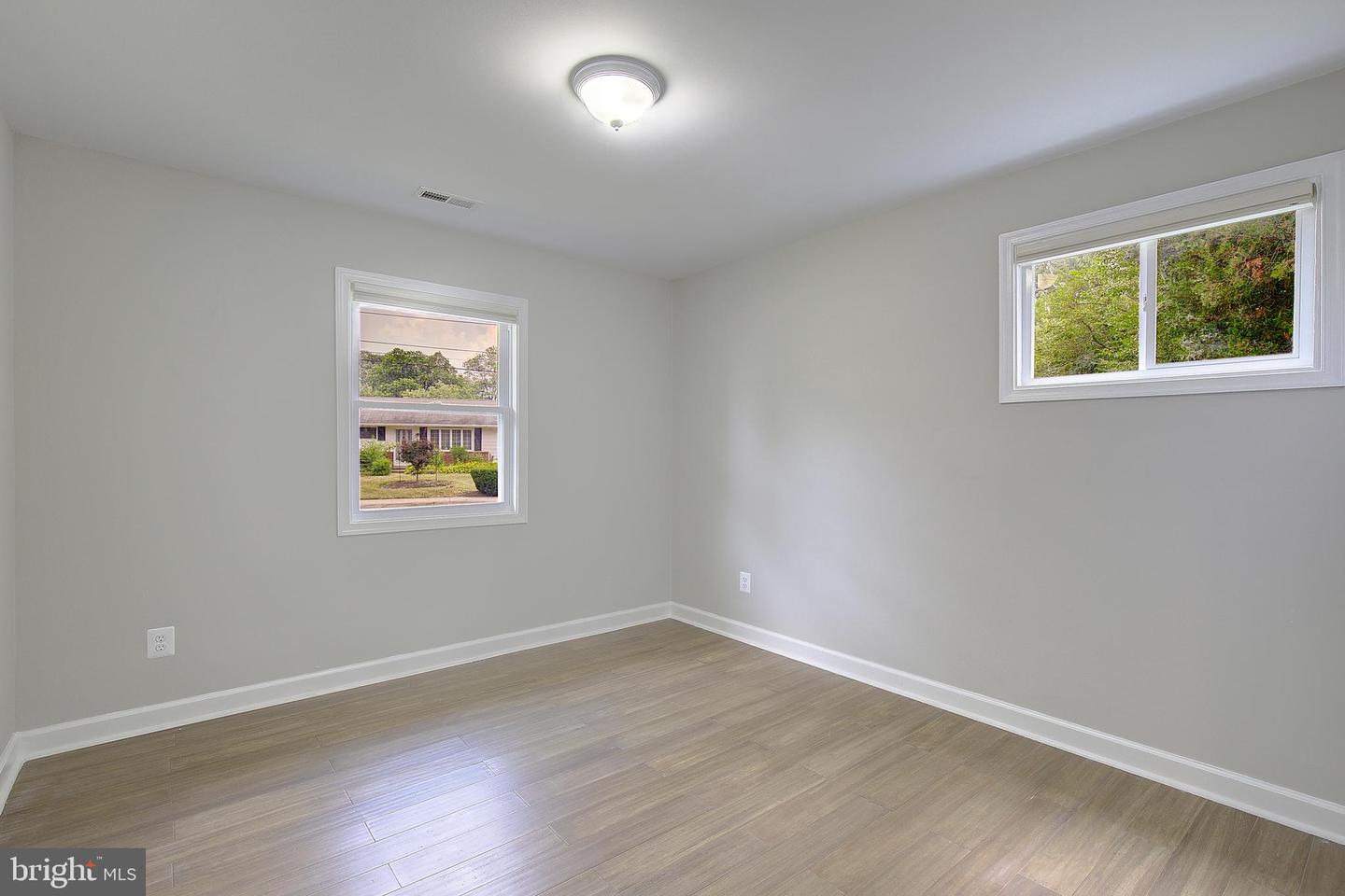 516 Queen Anne Ave Property Photo 26