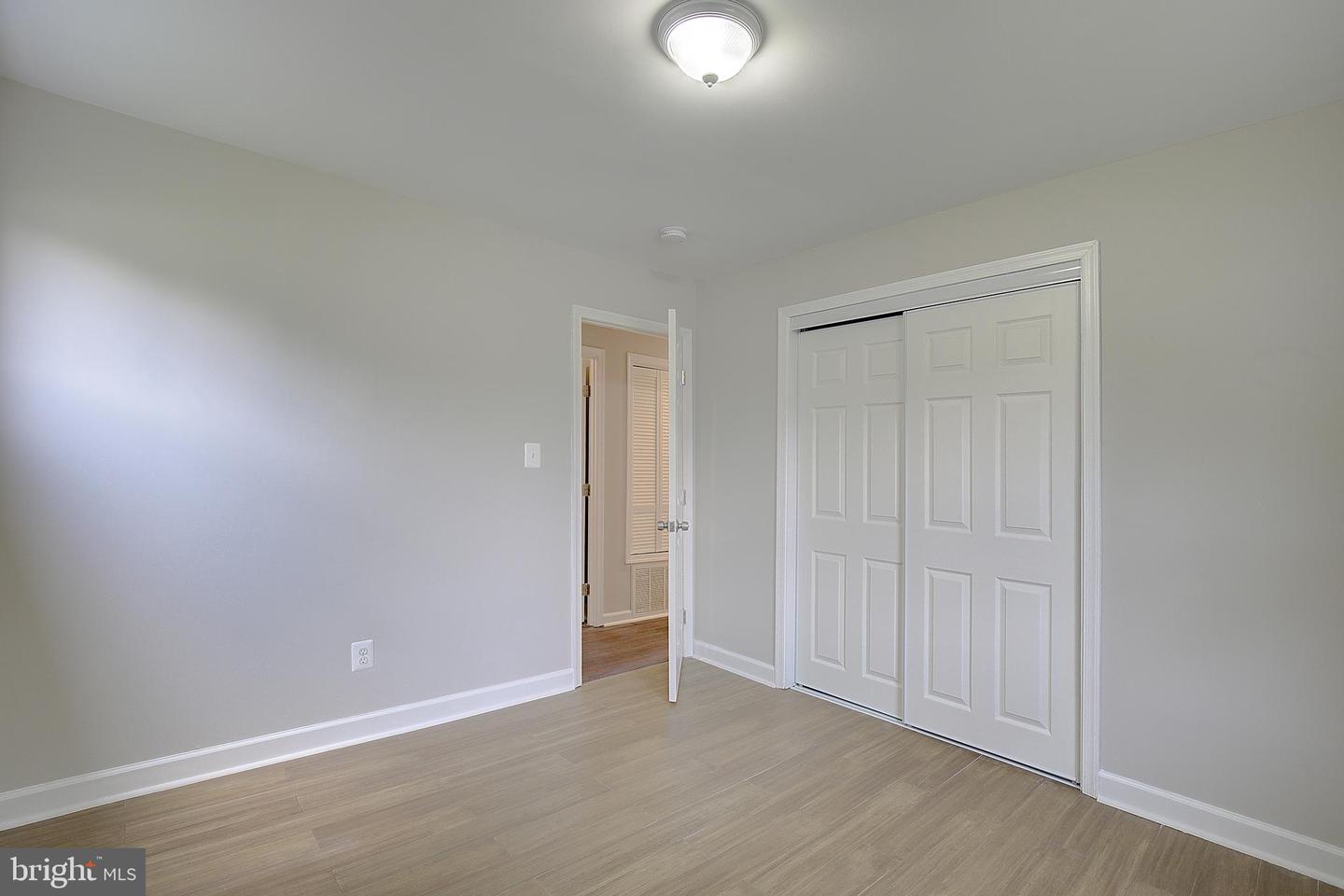 516 Queen Anne Ave Property Photo 28