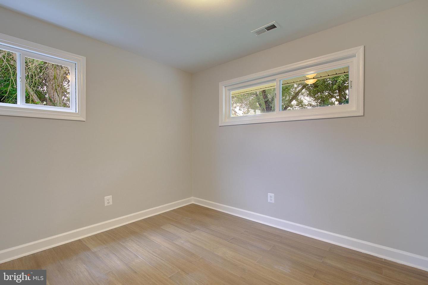 516 Queen Anne Ave Property Photo 29
