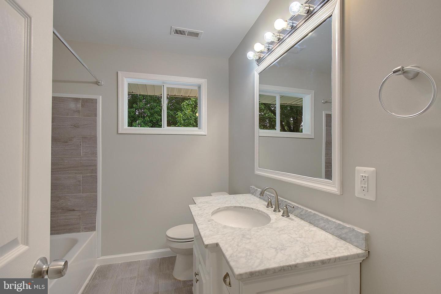 516 Queen Anne Ave Property Photo 33