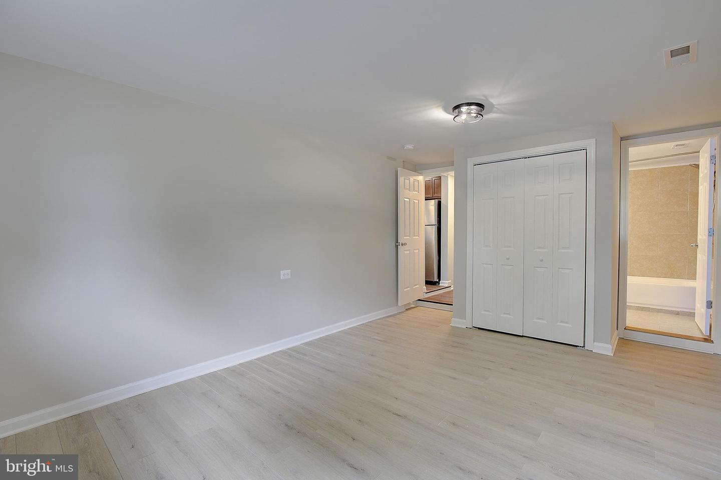 516 Queen Anne Ave Property Photo 37