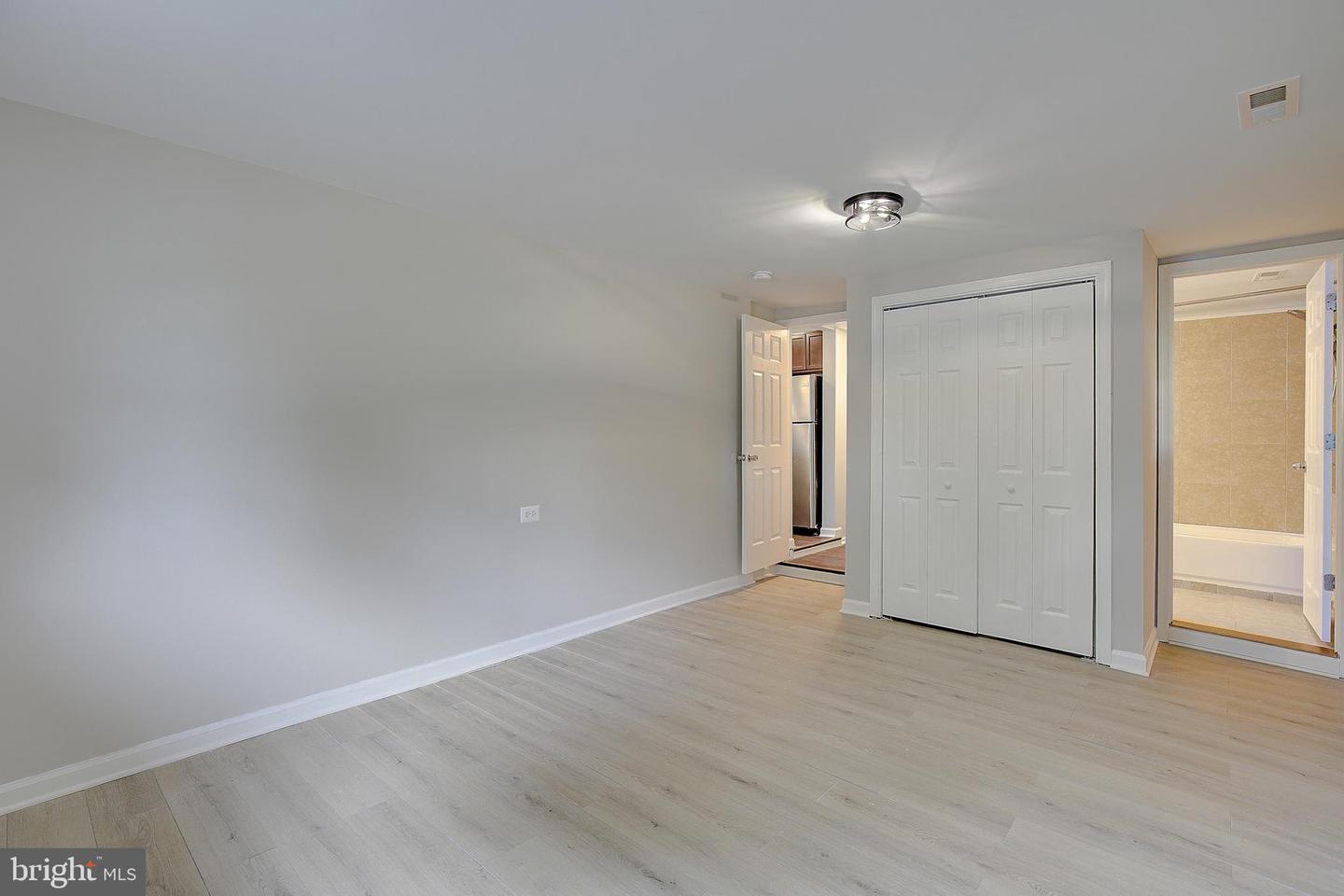 516 Queen Anne Ave Property Photo 38