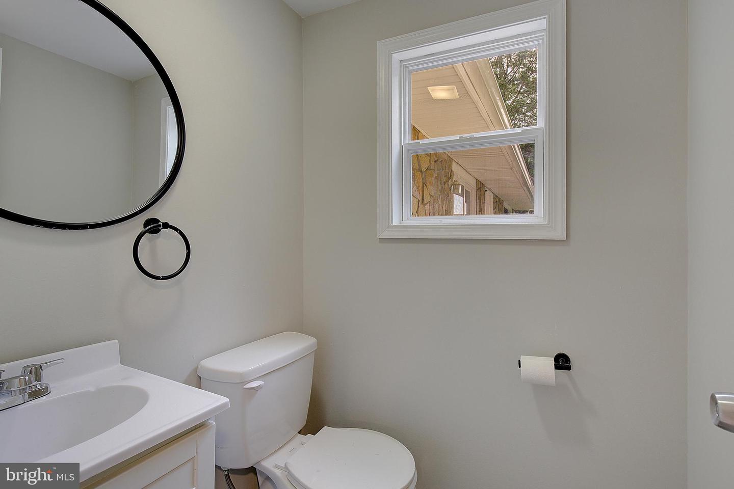 516 Queen Anne Ave Property Photo 45