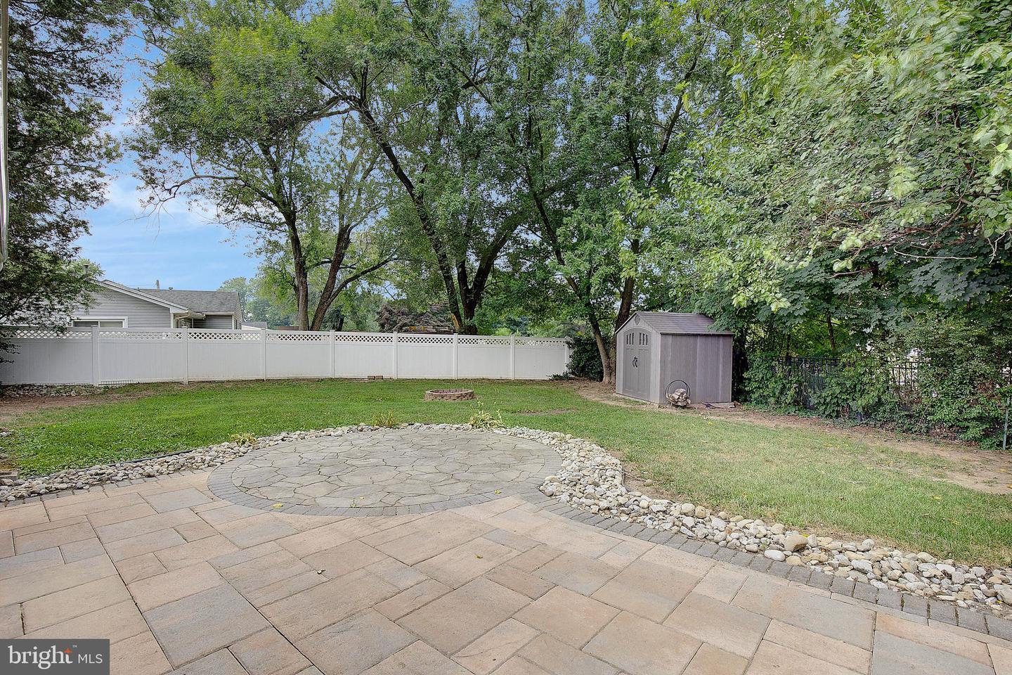 516 Queen Anne Ave Property Photo 48
