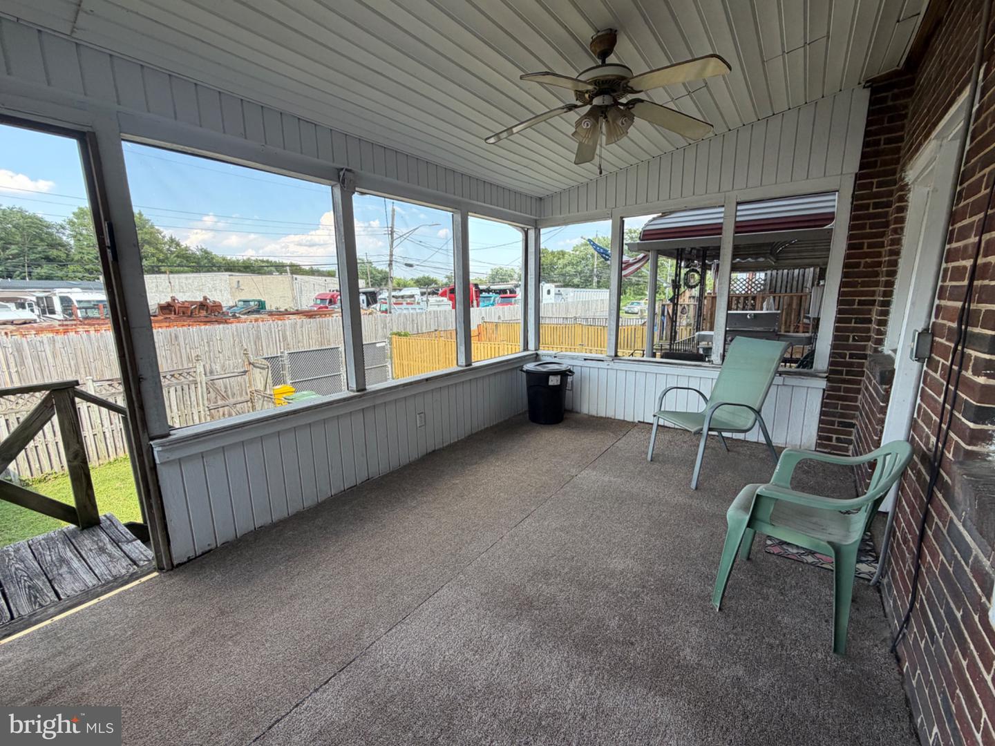 230 W Meadow Rd Property Photo 9
