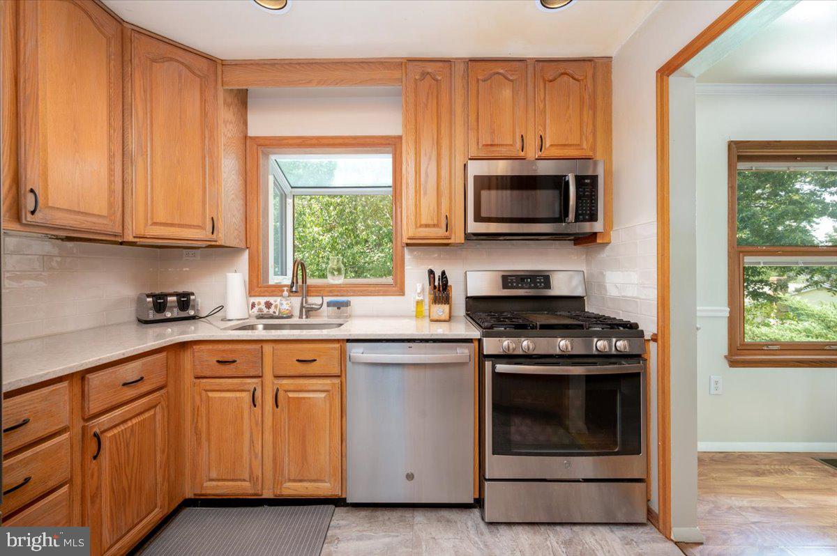 1710 Fallsway Dr Property Photo 13