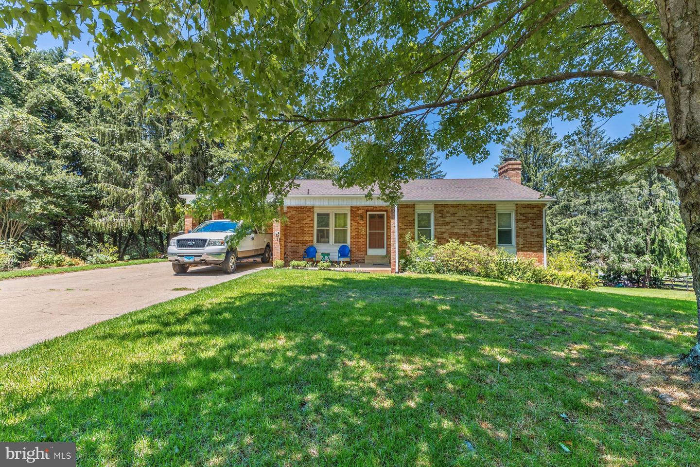 328 Sansbury Rd Property Photo 1