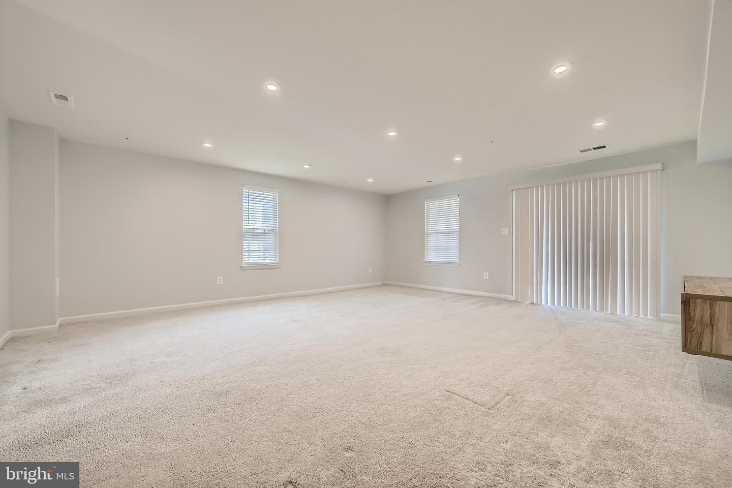 2911 Stagg Ln Property Photo 7