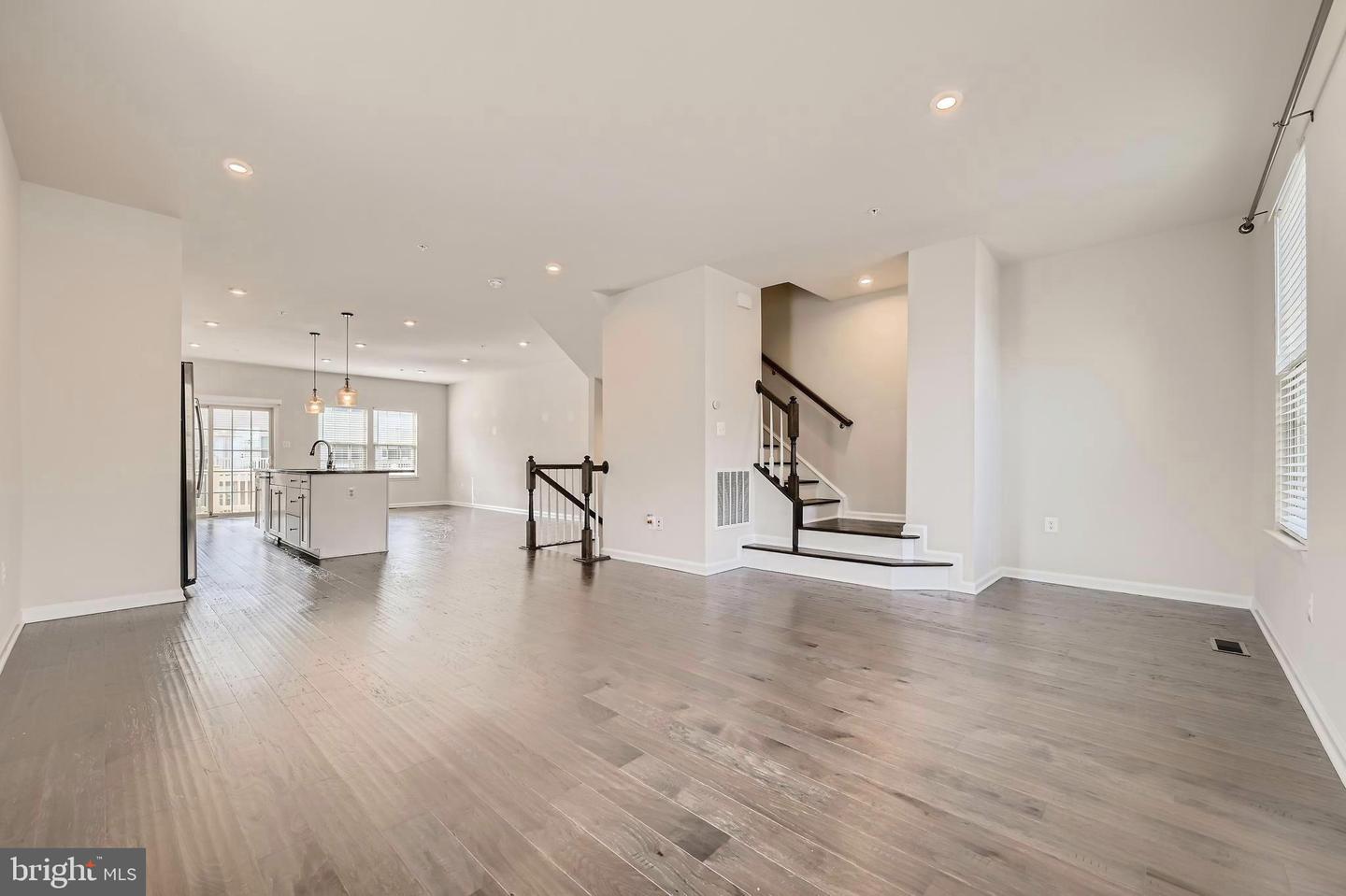 2911 Stagg Ln Property Photo 18