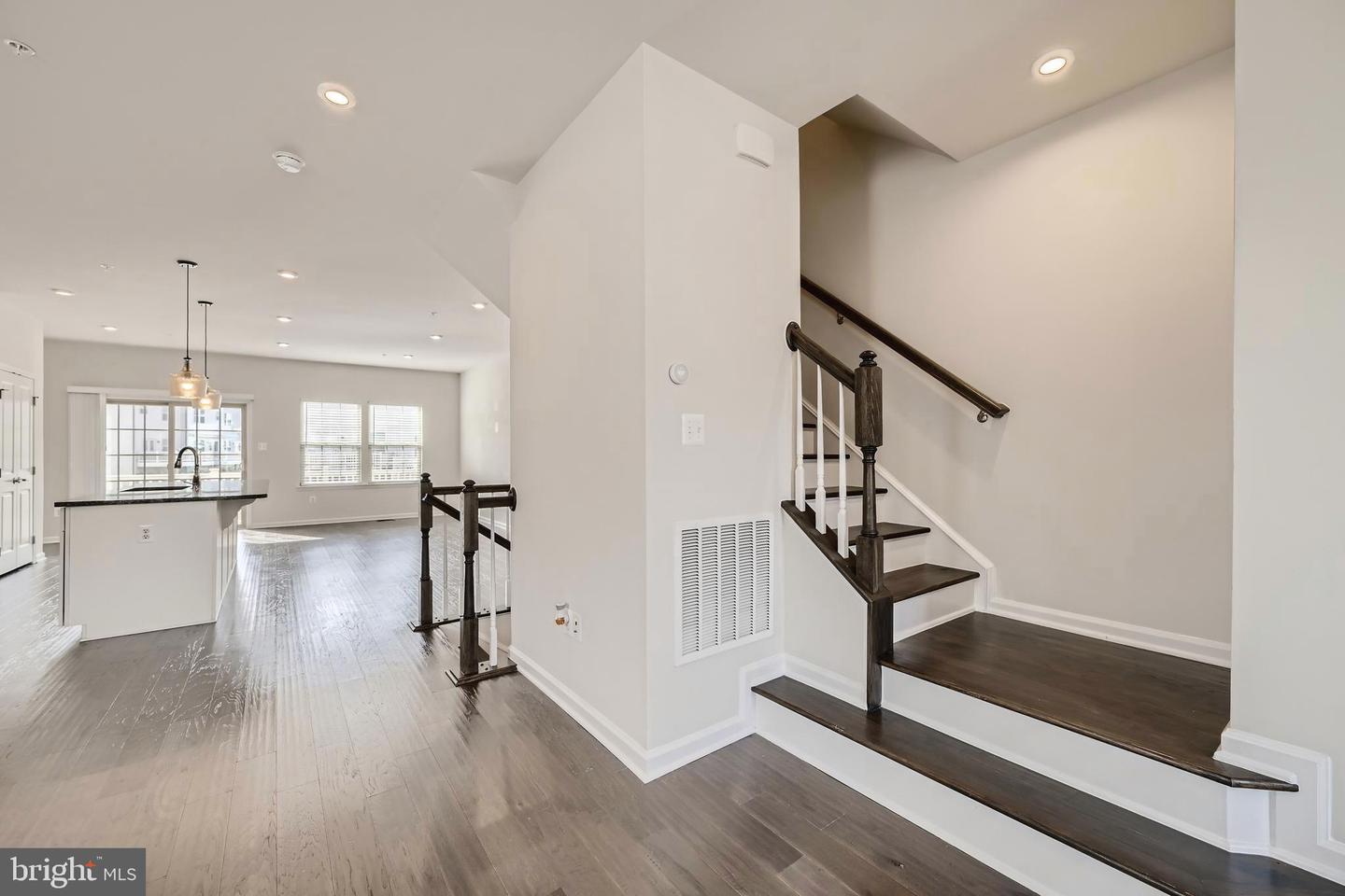 2911 Stagg Ln Property Photo 19
