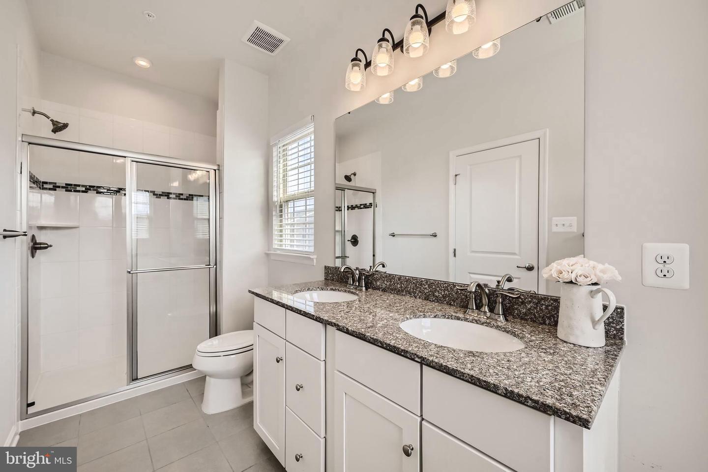 2911 Stagg Ln Property Photo 24