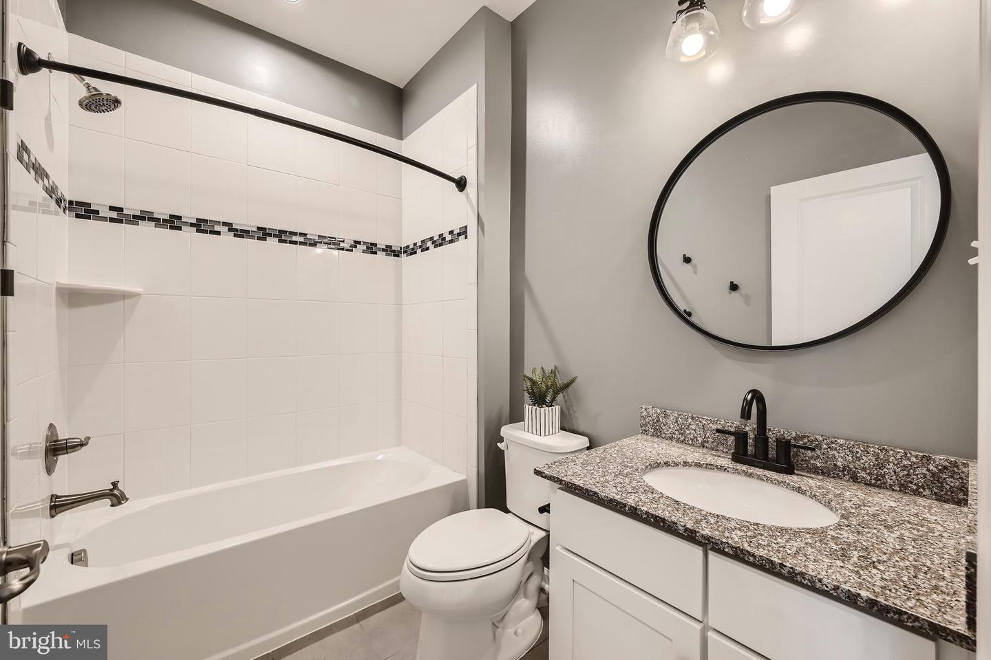 2911 Stagg Ln Property Photo 27
