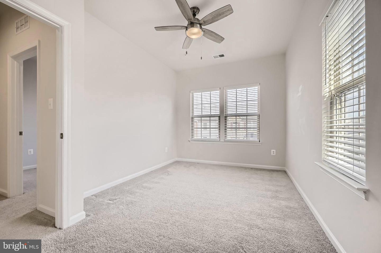2911 Stagg Ln Property Photo 29
