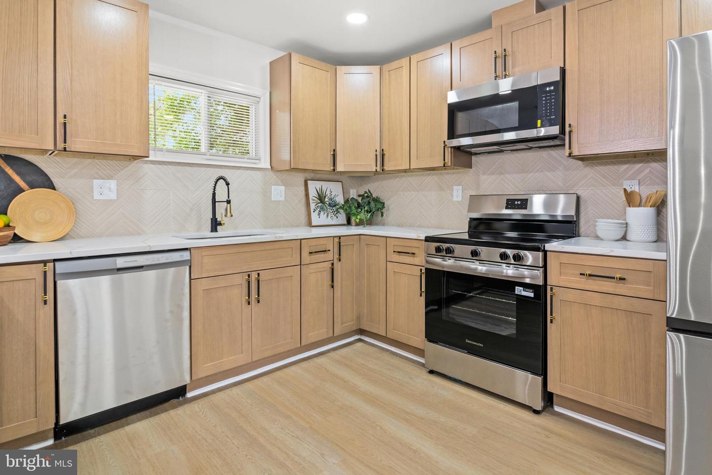 1424 Regent St Property Photo 17