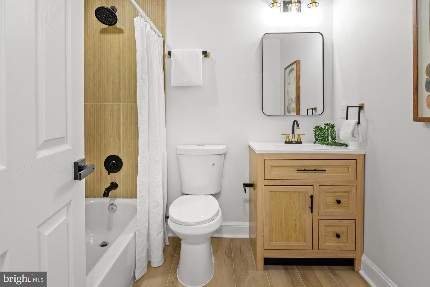 1424 Regent St Property Photo 18