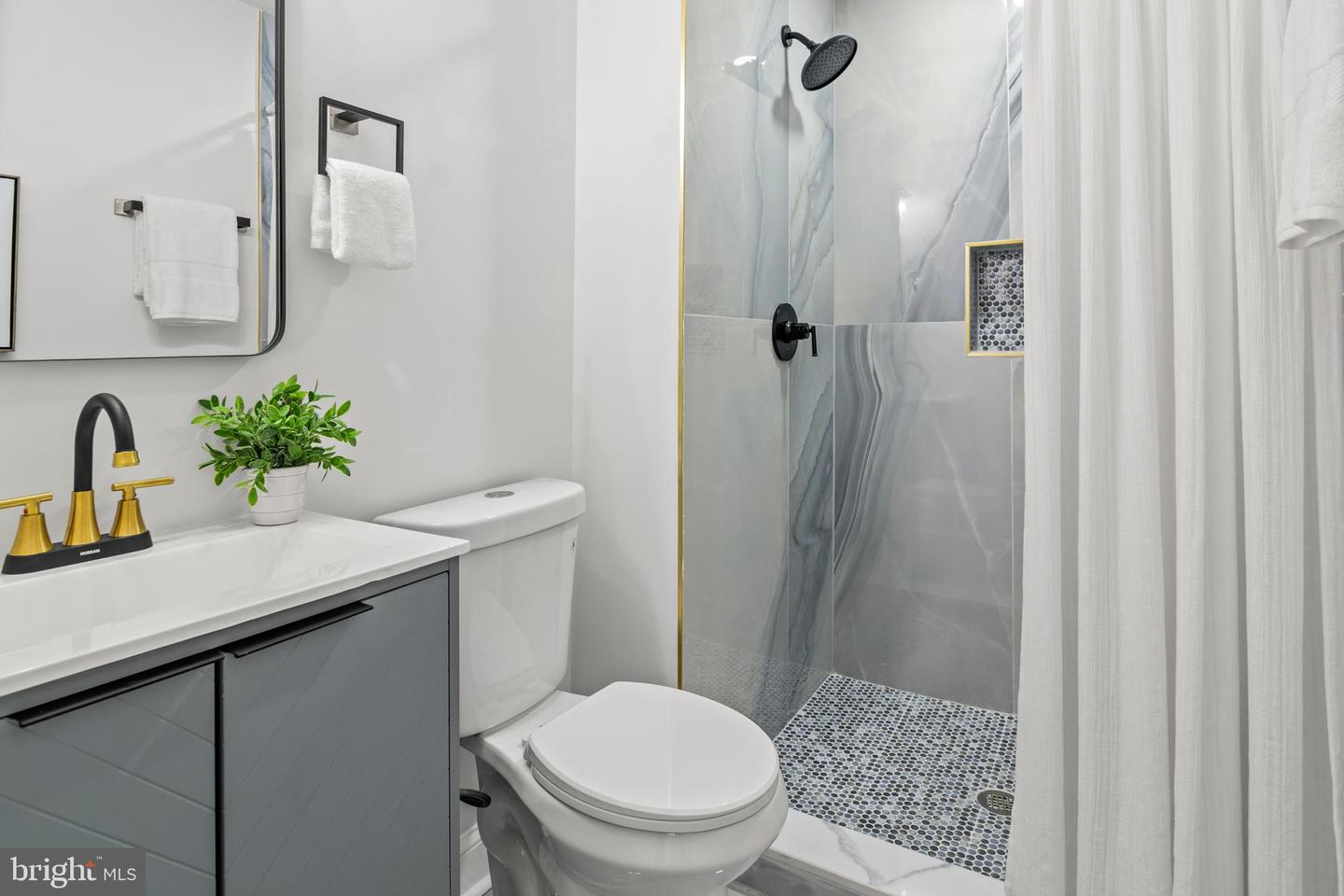 1424 Regent St Property Photo 23