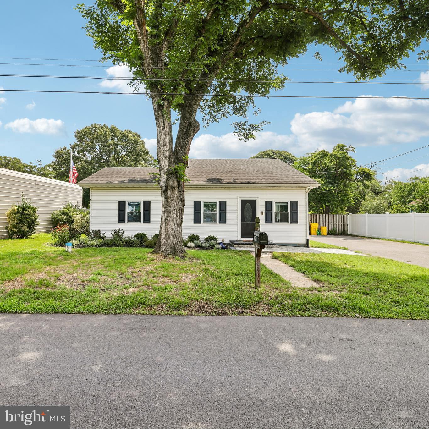 335 Beach Ave Property Photo 1