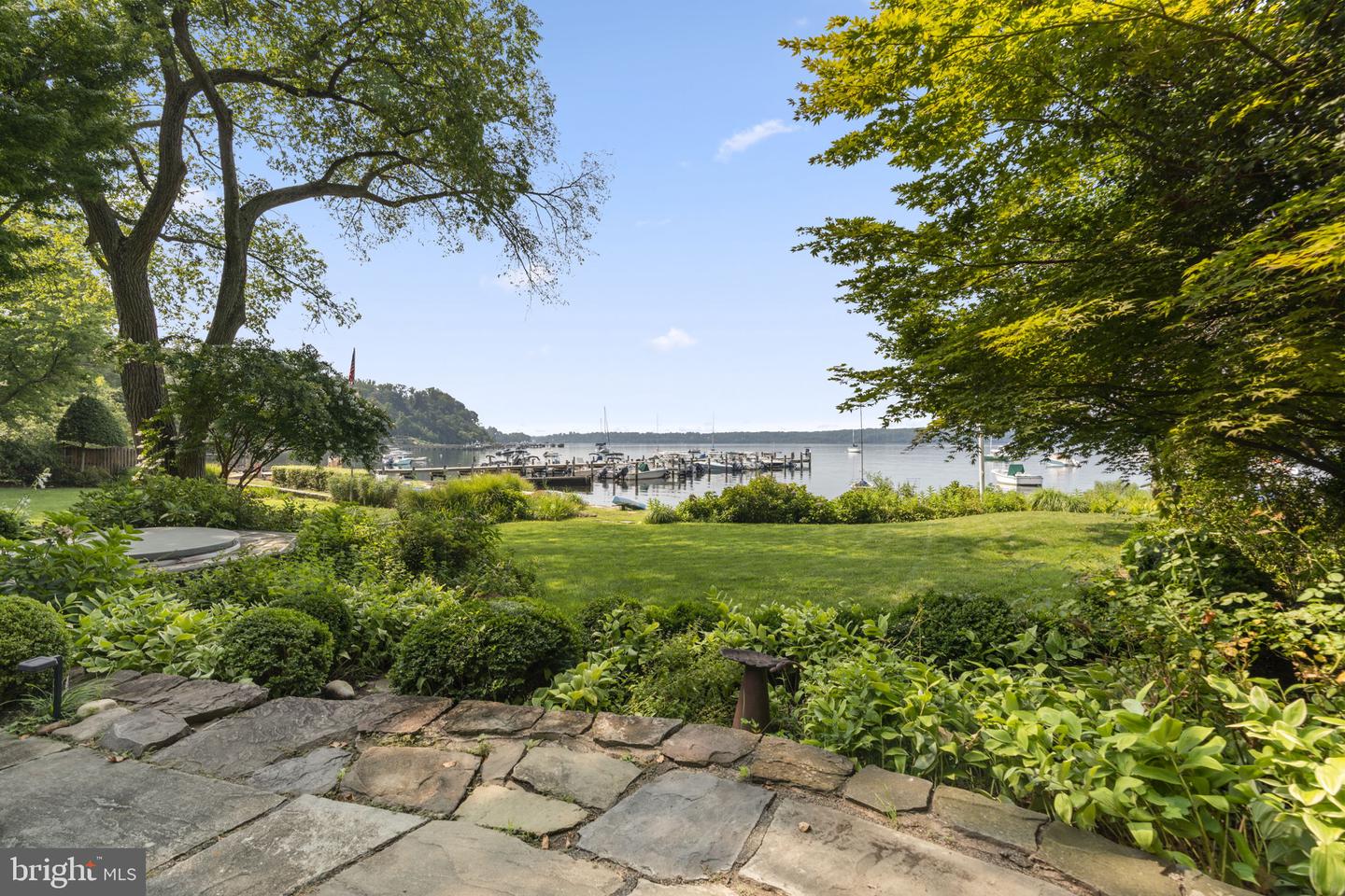202 Severn River Rd Property Photo 2