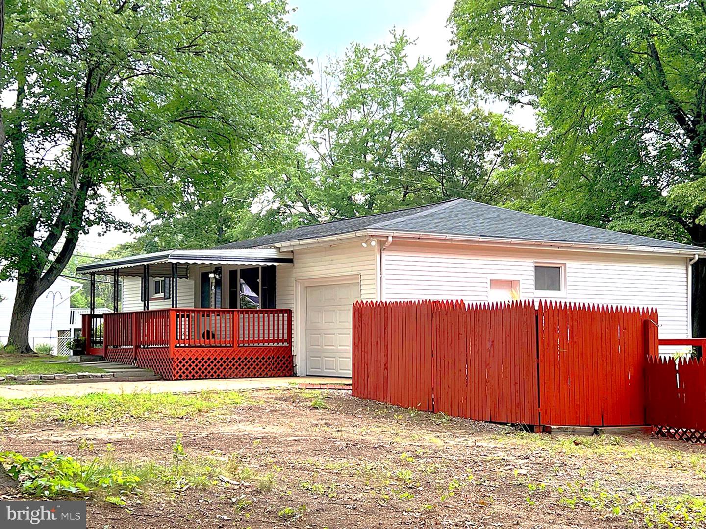 251 9th St Property Photo 4