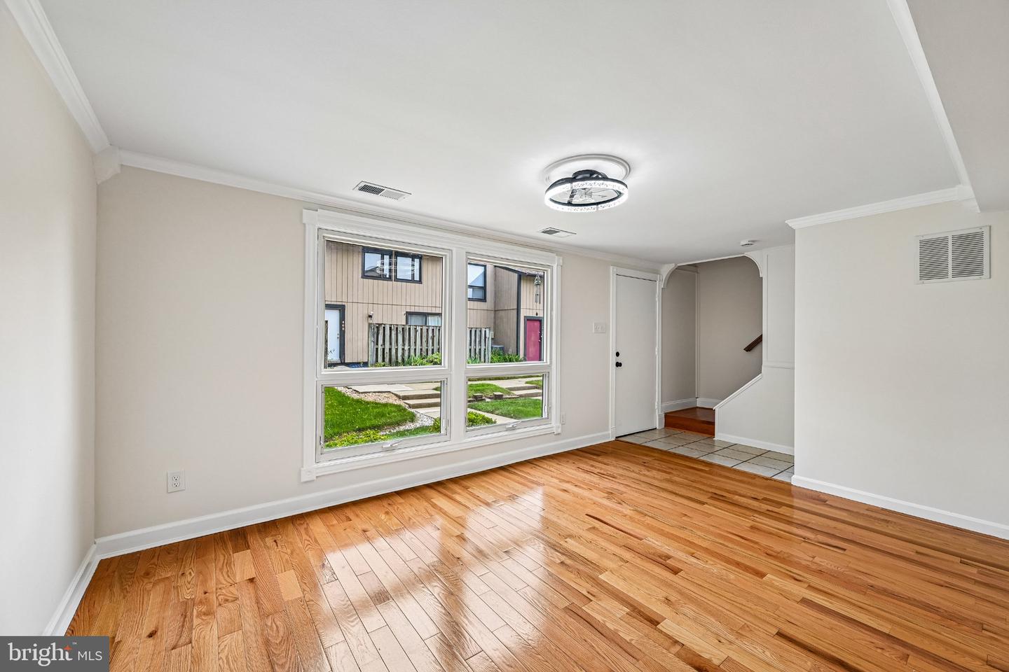 464 West Ct Property Photo 9