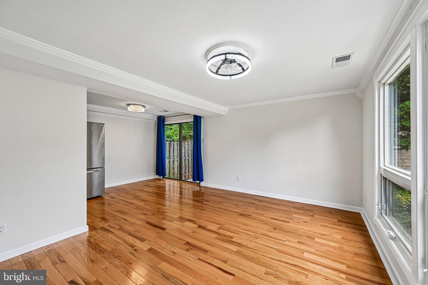 464 West Ct Property Photo 11