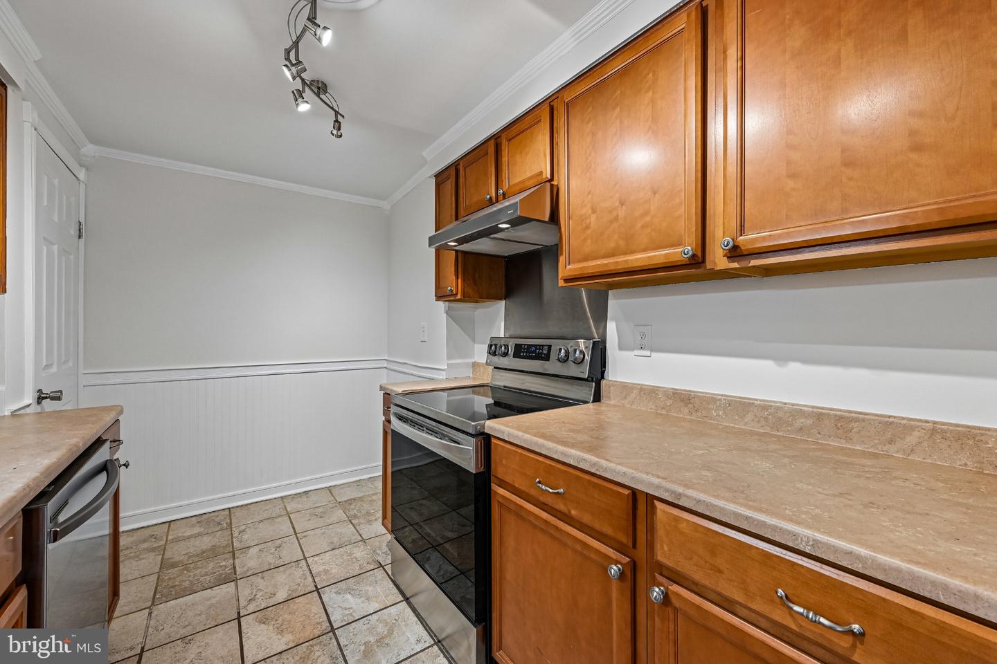 464 West Ct Property Photo 16