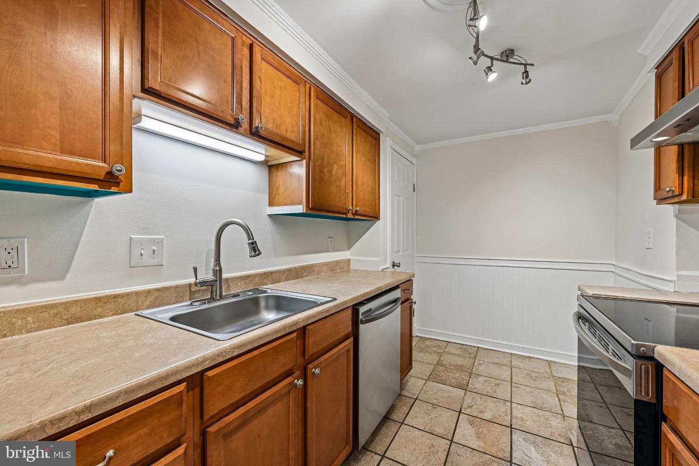 464 West Ct Property Photo 17