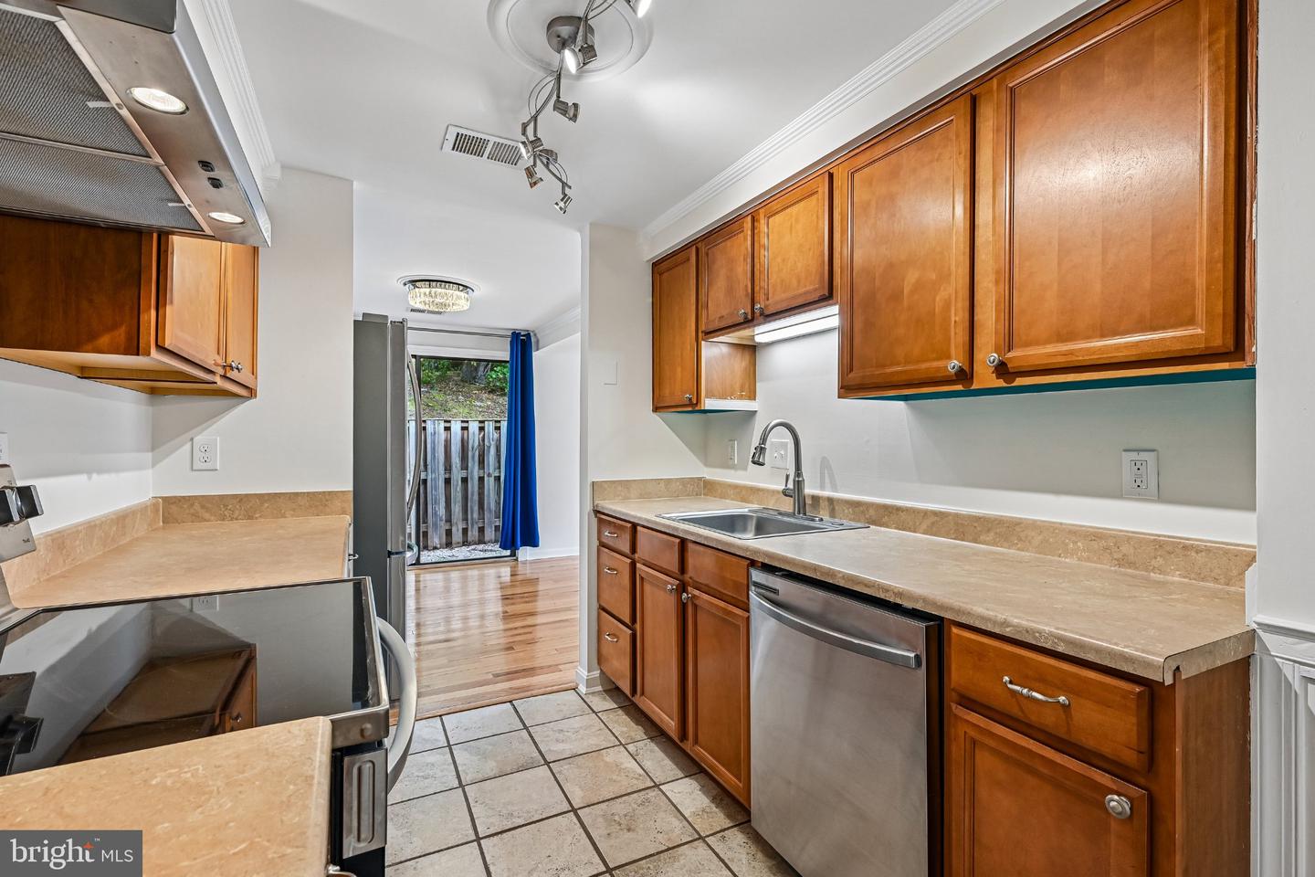 464 West Ct Property Photo 18