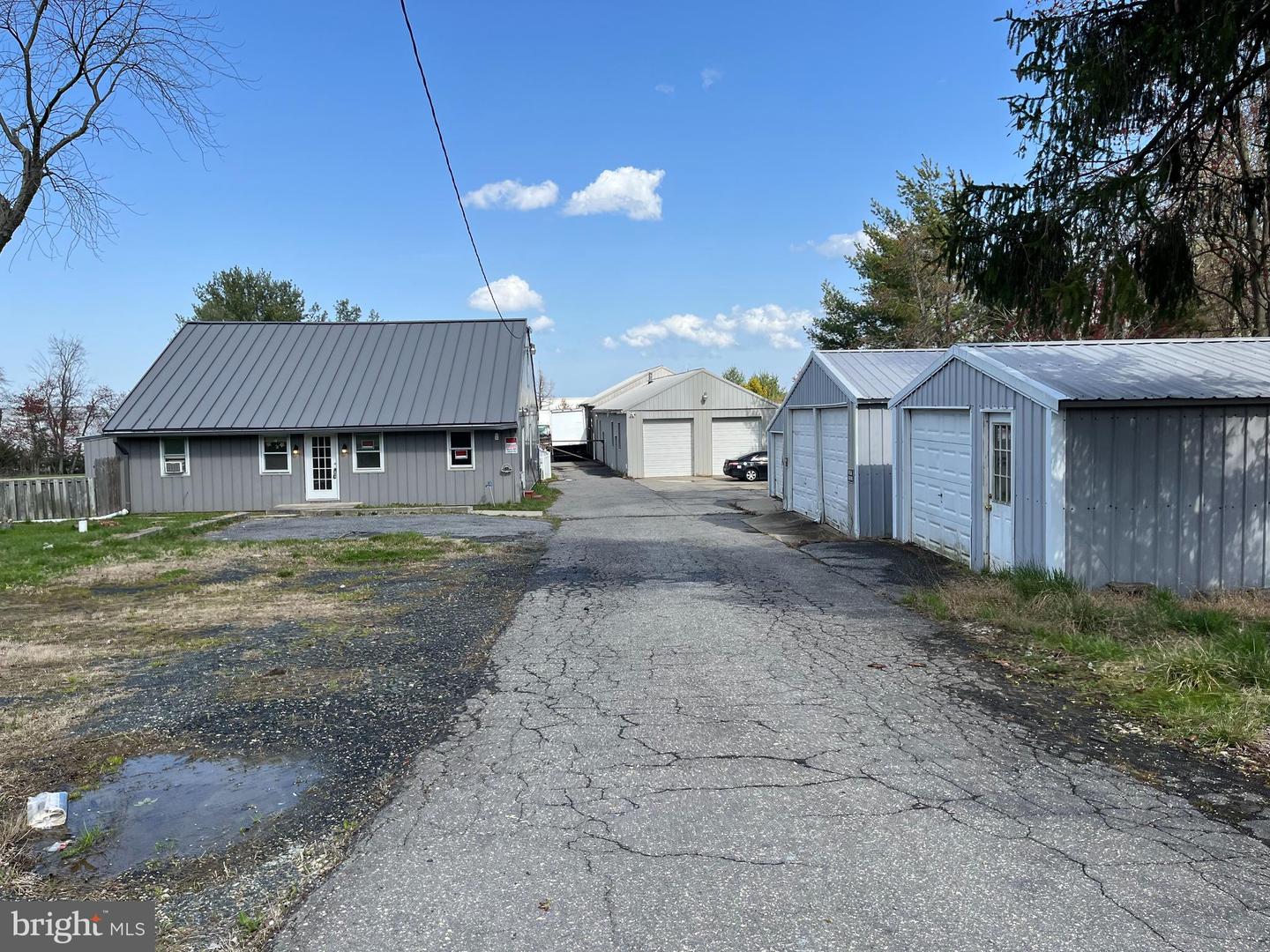 7403 Ridge Rd Property Photo 3