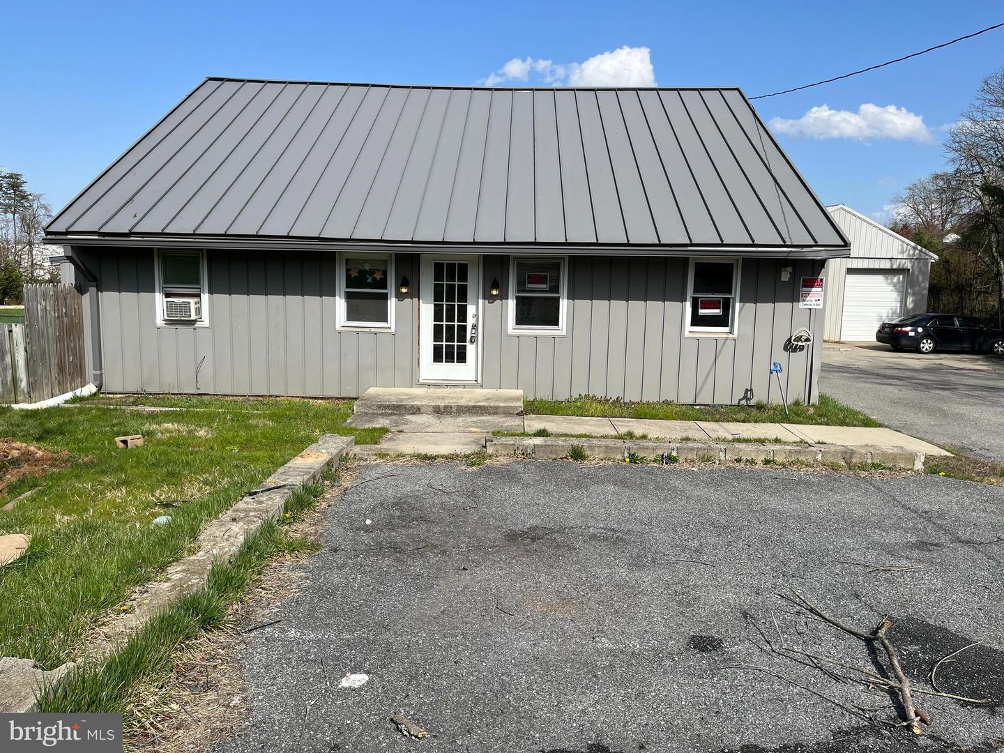 7403 Ridge Rd Property Photo 4
